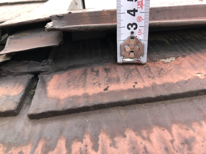 3センチ以上も浮いてしまった棟板金