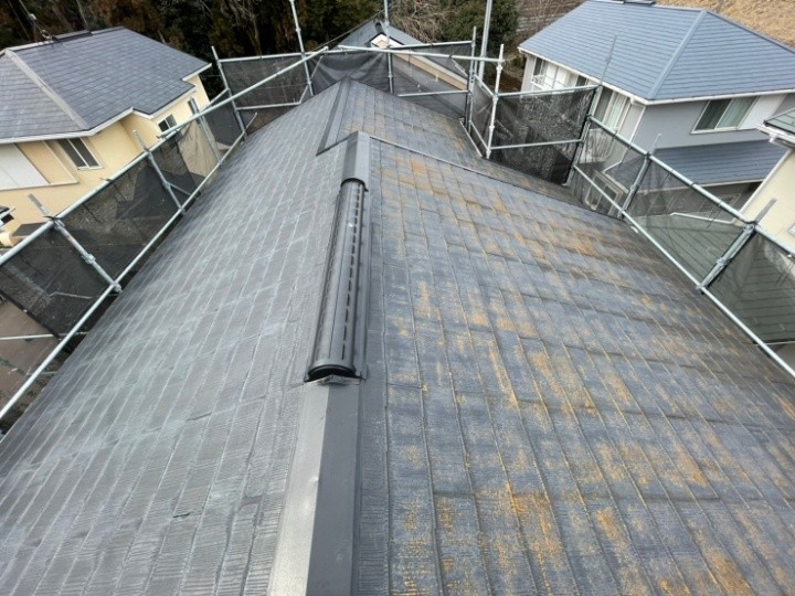 従来のスレート屋根は当前のようにアスベストが使われています