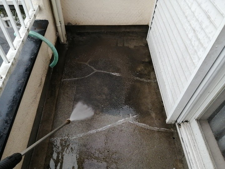 高圧洗浄から作業開始