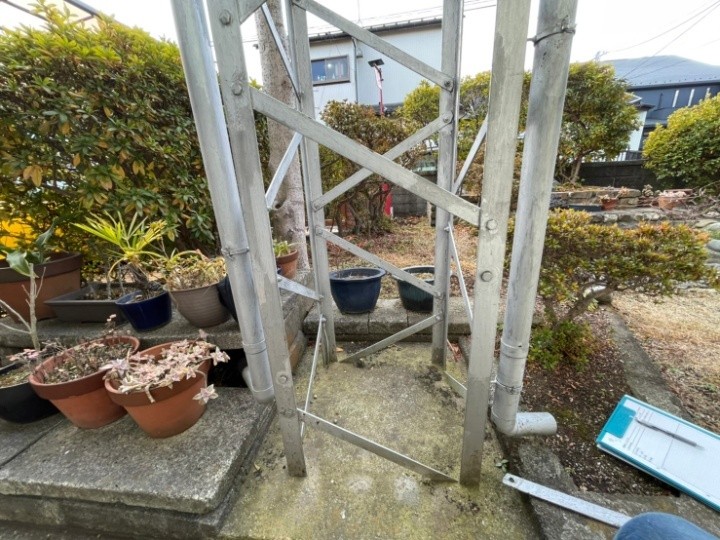 鉄塔塗装用の入口が設置