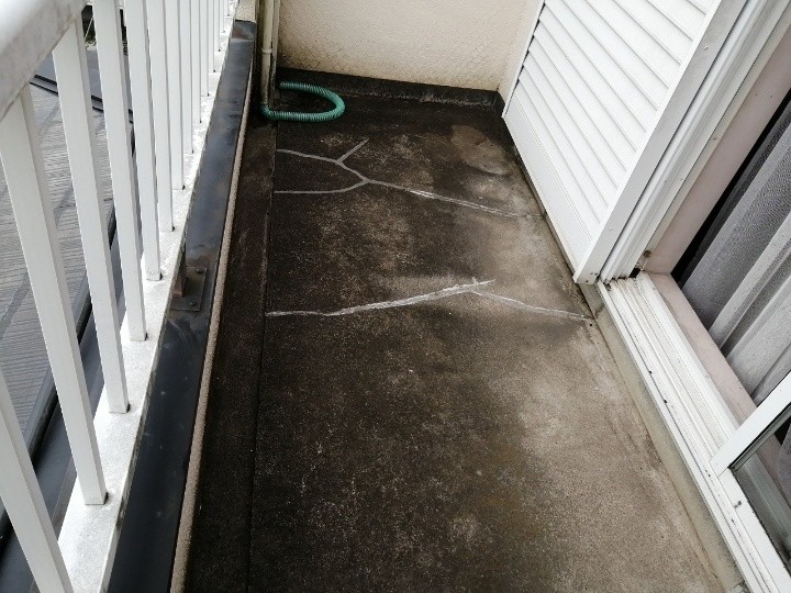 雨漏りしたバルコニーの状態を点検調査