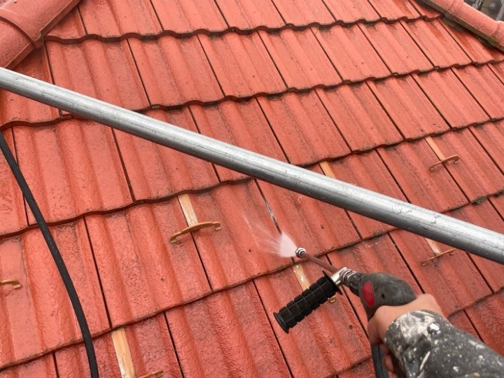 高圧洗浄から作業開始