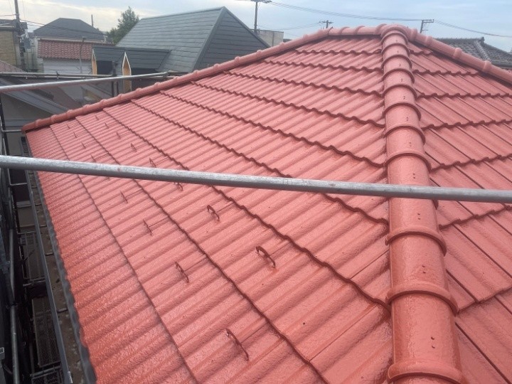 上塗り作業で全体を仕上げ