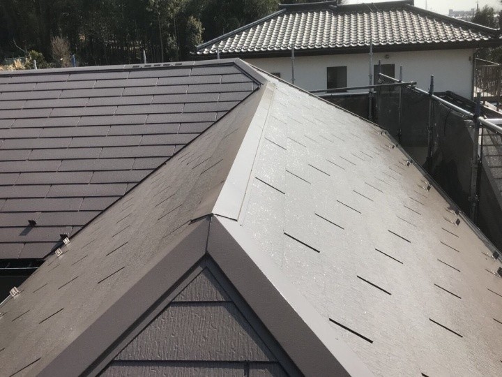 サーモアイ４Ｆで「上塗り」作業