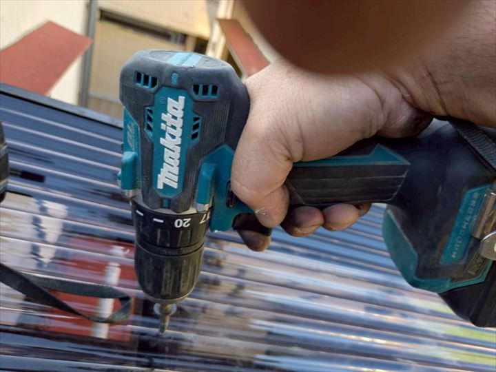 ポリカ波板フック固定