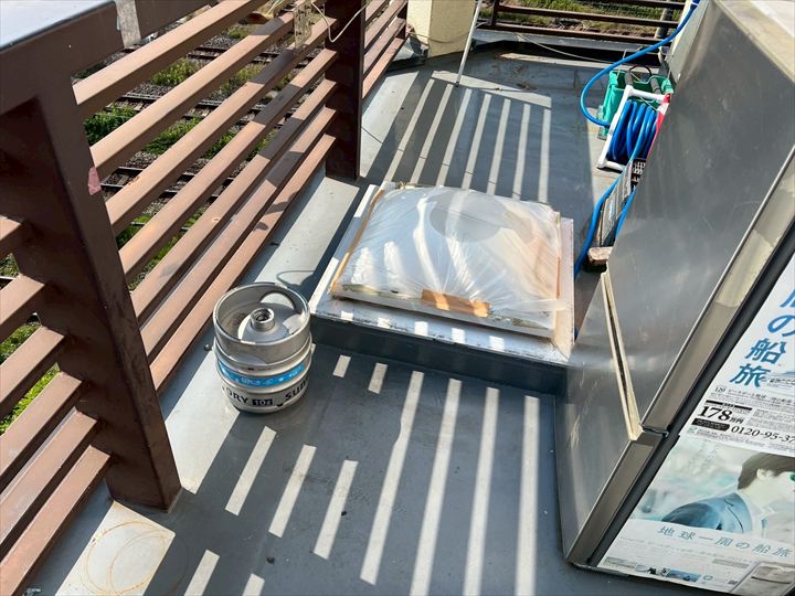 割れた天窓カバー