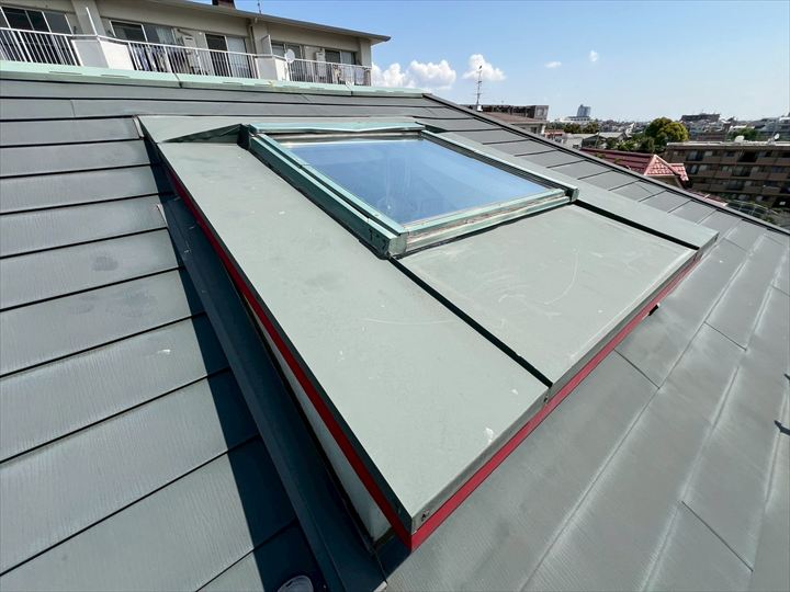 外から見た天窓