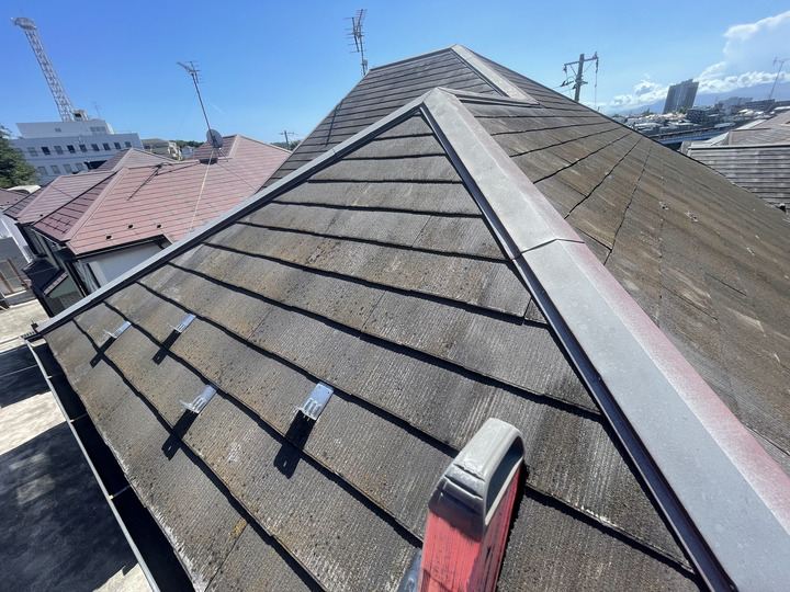 屋根に登って状態を確認