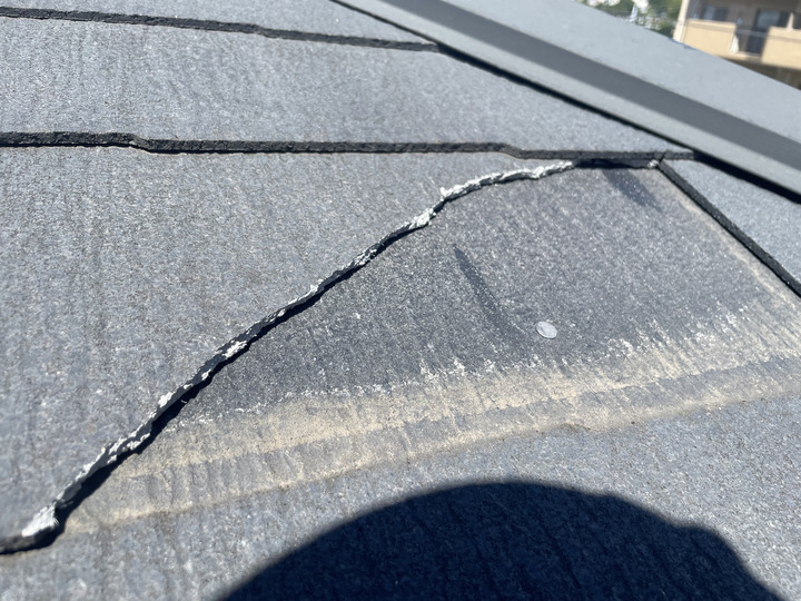 断面が新しくて最近割れた形跡があります