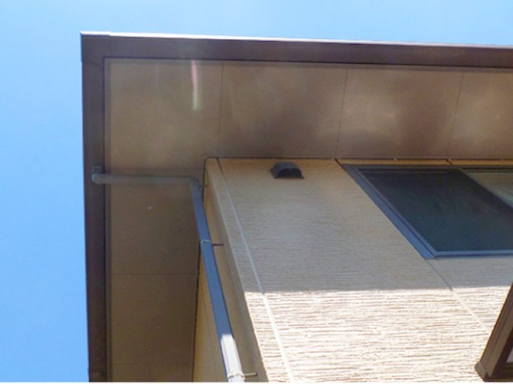 色あせている軒天