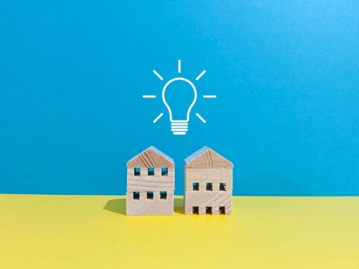 木でできた住宅のオブジェ