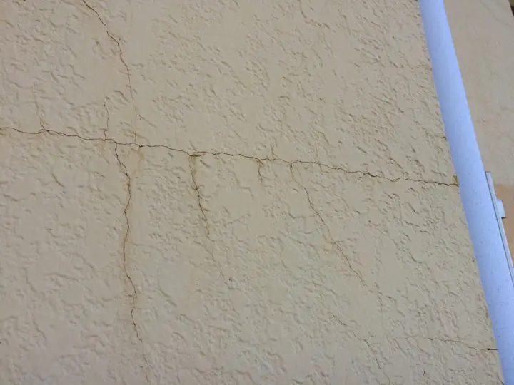 モルタル外壁のひび