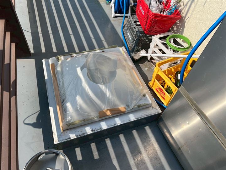 踏んで割れてしまった天窓カバー