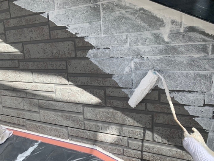 サーモアイウォールシーラーを用いて下塗り