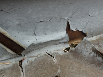 ベランダ床面の剥がれ