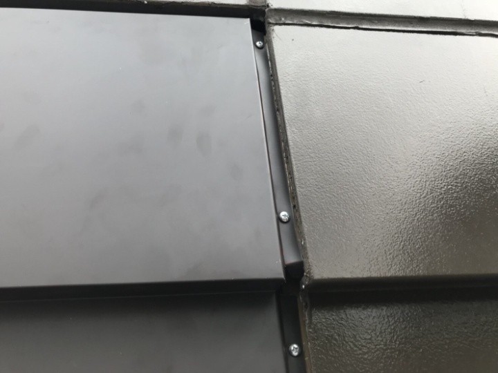 加工したガルバリウム鋼板を取り付け