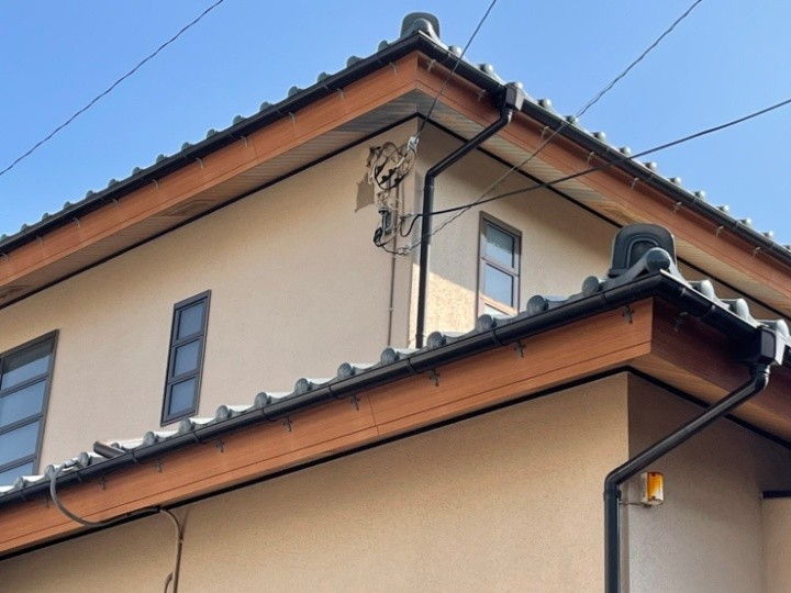 地上から見上げた軒天の状態