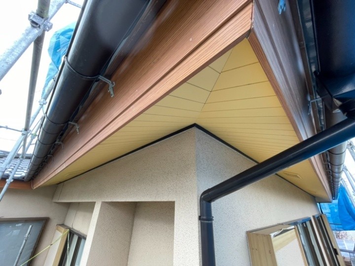 軒天の塗装工事が完工