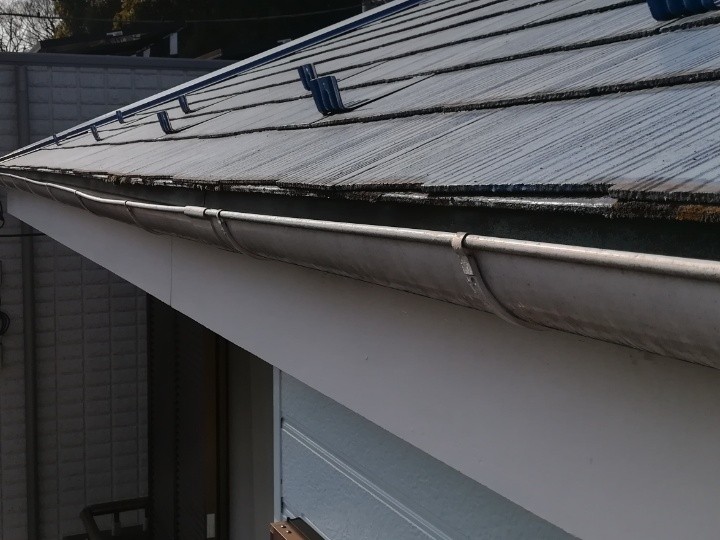 全体的に歪んだ雨樋(軒樋)