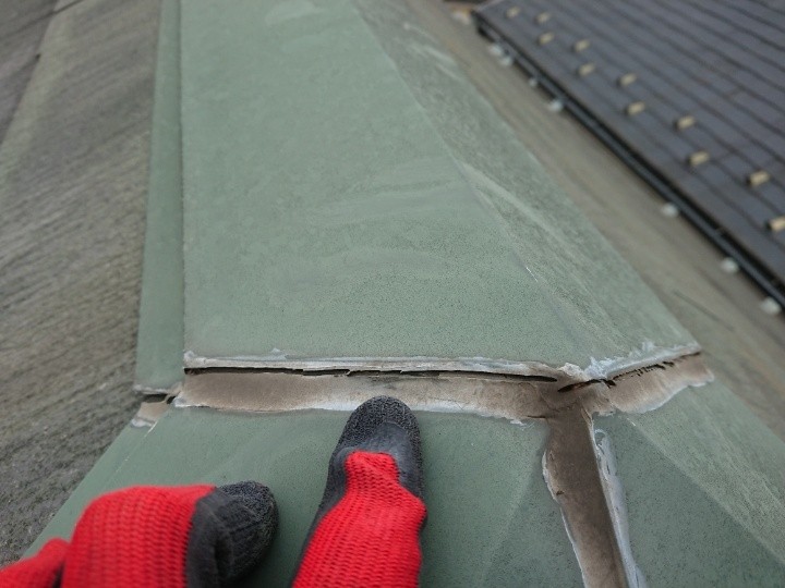 棟板金はコーキングが劣化