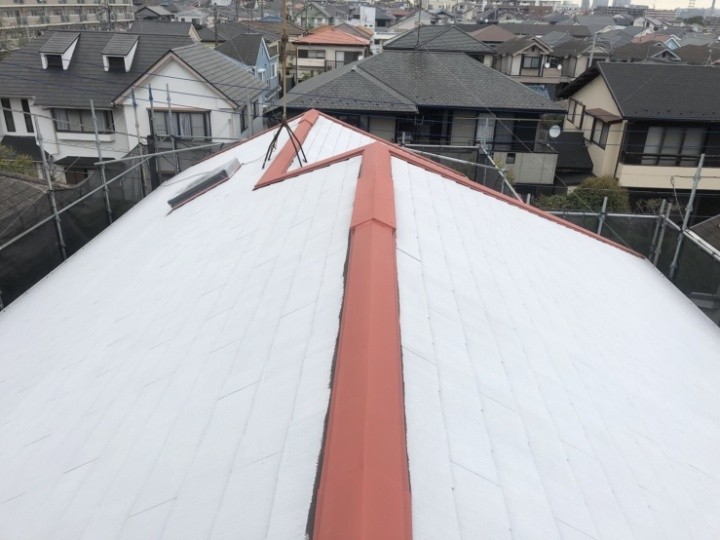 錆止めを塗布して下塗り作業