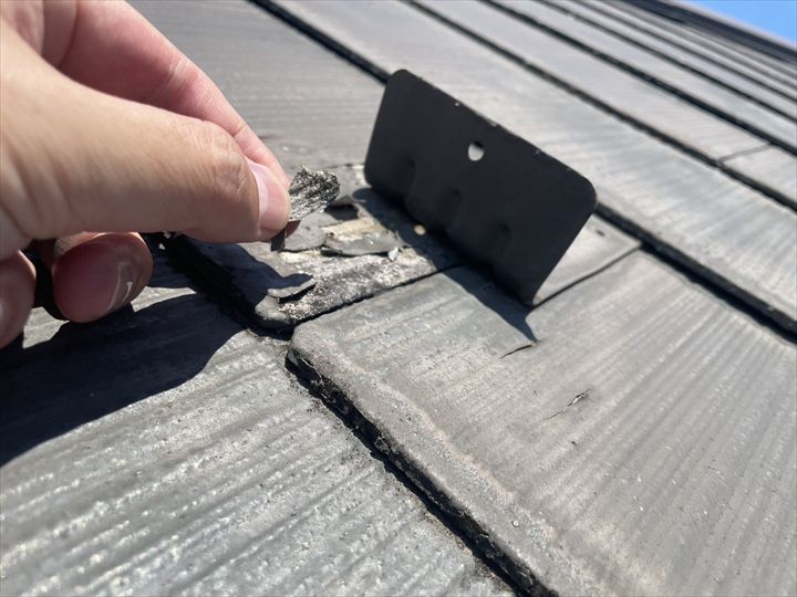 塗膜が部分的に剥がれている