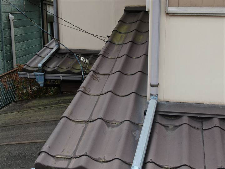 少し崩れてきた屋根