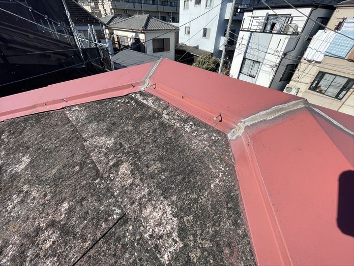 棟板金だけ、以前、交換したような形跡がありました