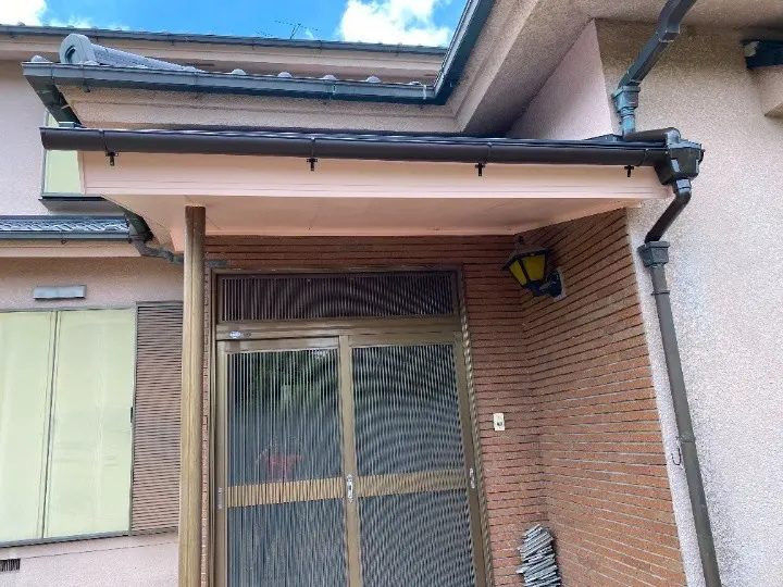 玄関の庇屋根