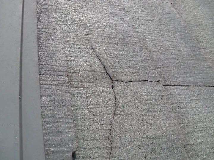 スレートのひび割れ