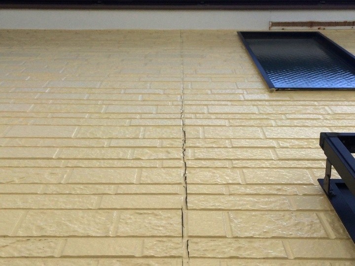 コーキングが劣化した外壁