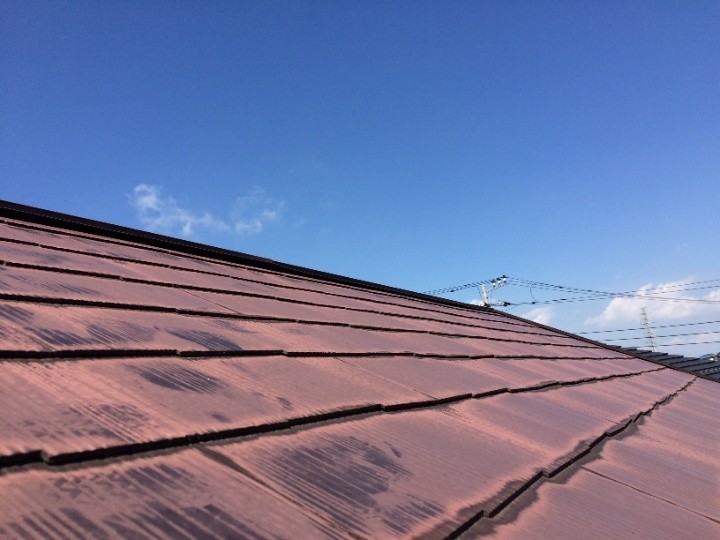 塗膜が劣化した化粧スレート屋根