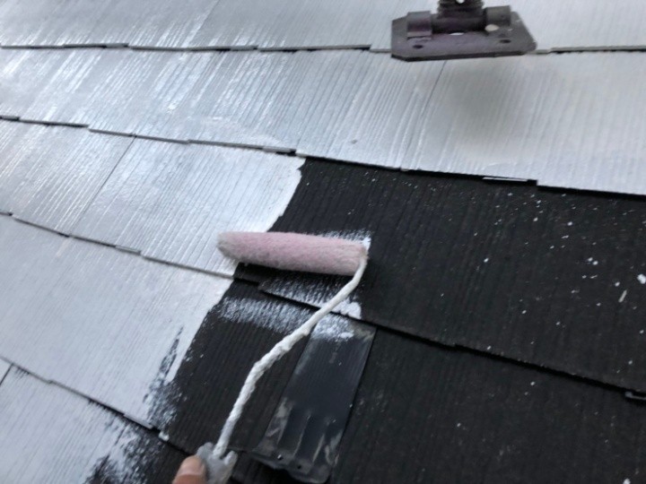 サーモアイシーラーで下塗り作業