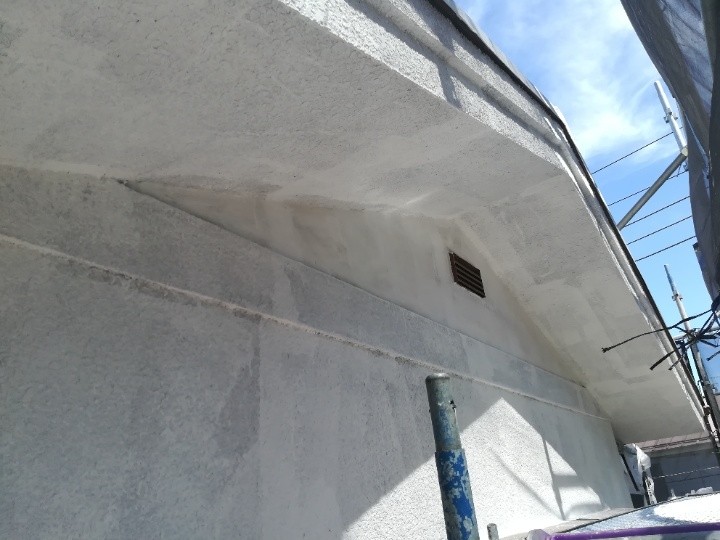 外壁の下塗り作業