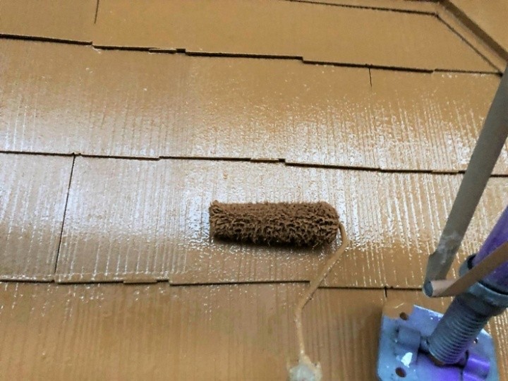 遮熱型塗料サーモアイSiで「上塗り」作業