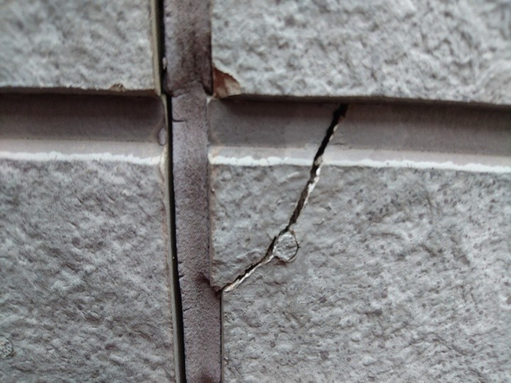 サイディング外壁の状態を確認