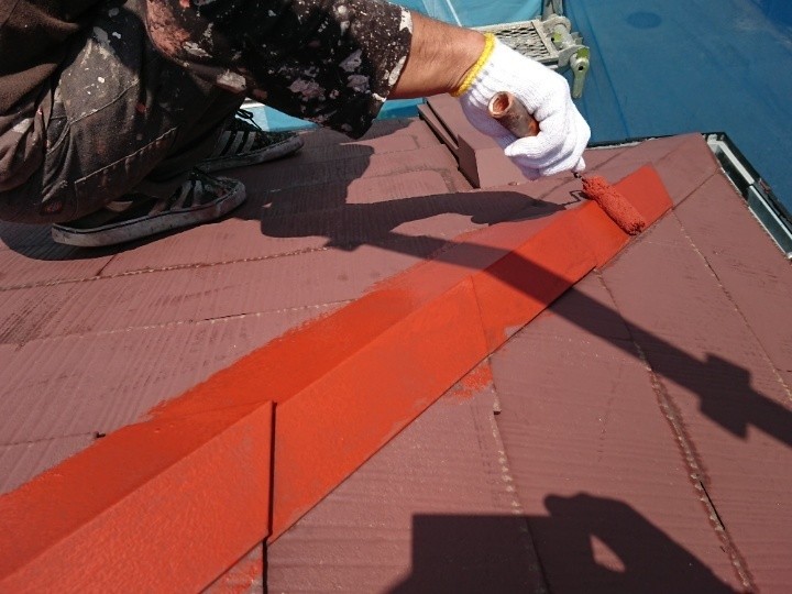 板金に錆止めを塗布