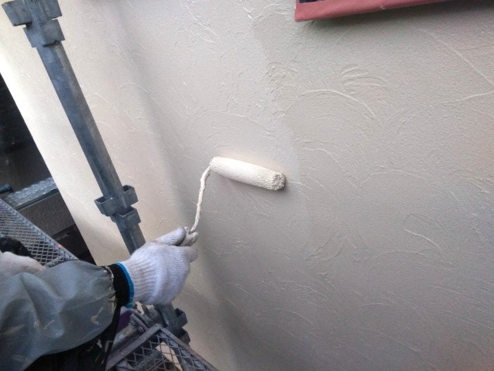 スーパーセランフレックスIR-03で中塗り上塗り作業（一層・二層）