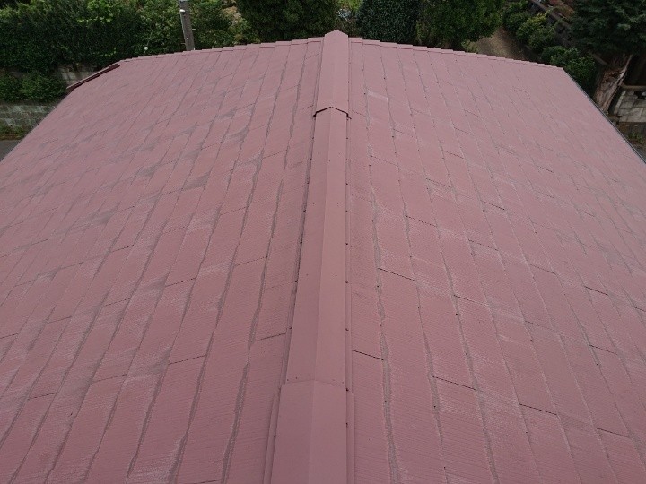 スレートの重なり部分が黒く変色