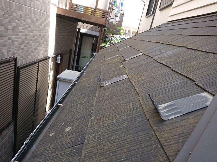 下屋根(軒先)にも苔が繁殖