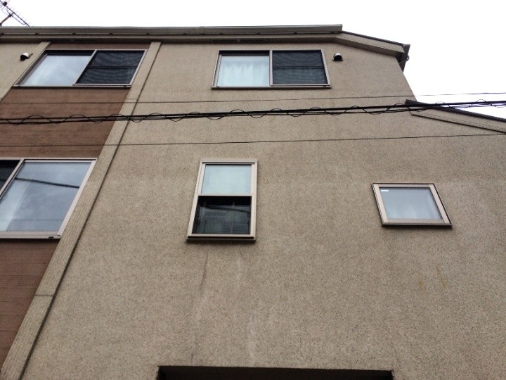 色褪せしたモルタル外壁