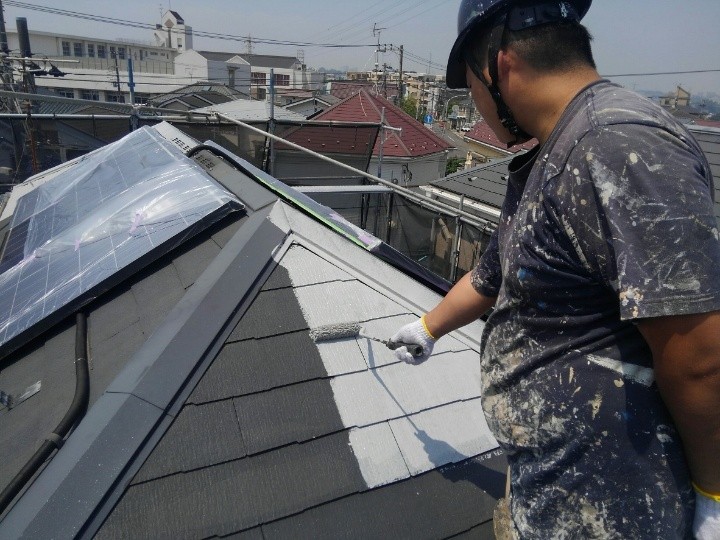 屋根の「下塗り」作業