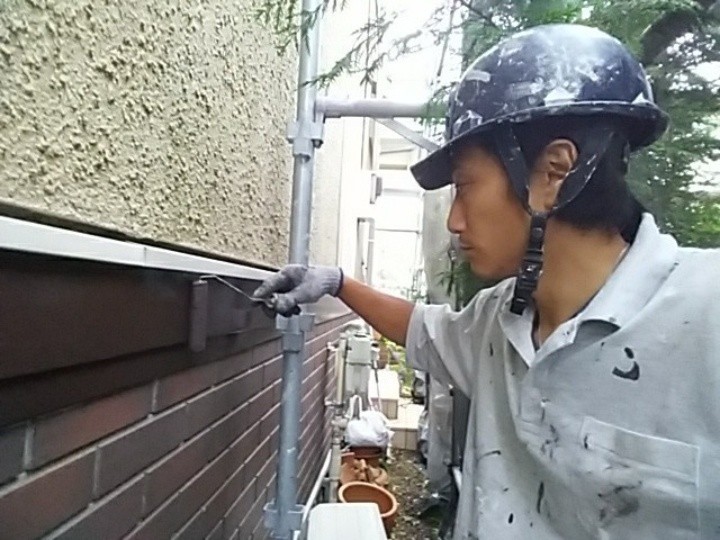 ファインSiを用いた幕板の塗装工事