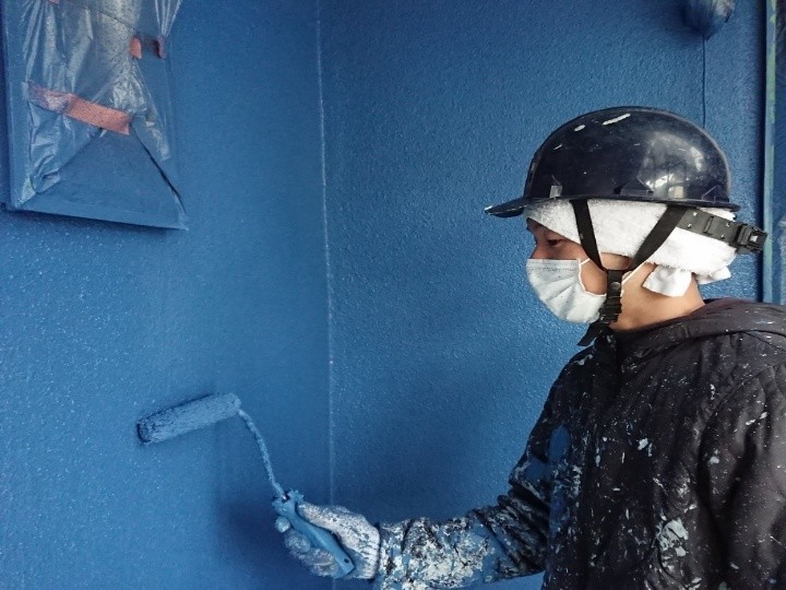 エラストコートで中塗り上塗り作業(一層・二層)