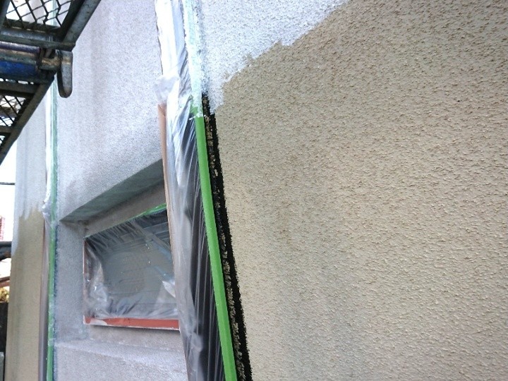 外壁の「下塗り」作業