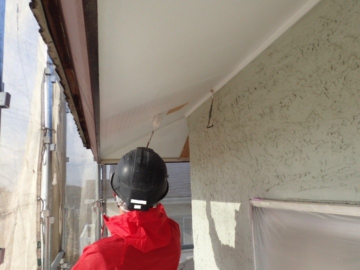 塗料材「ケンエース」で軒天を塗装