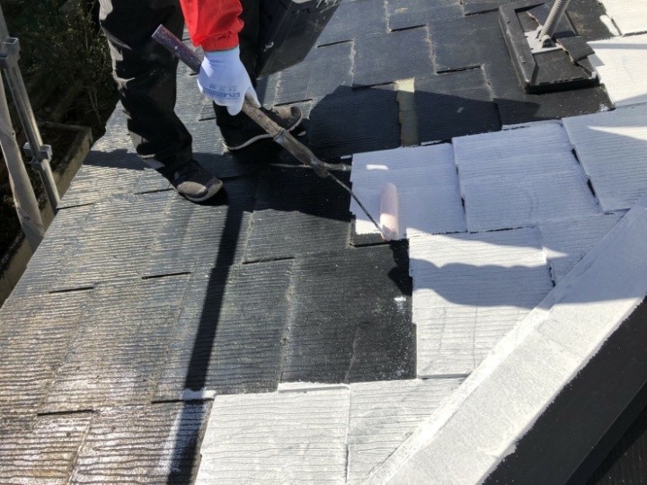 屋根の「下塗り」作業