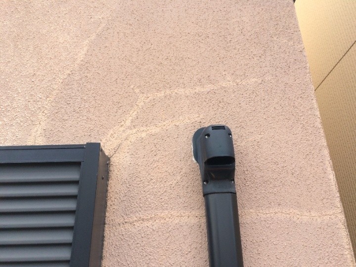 ひび割れした外壁