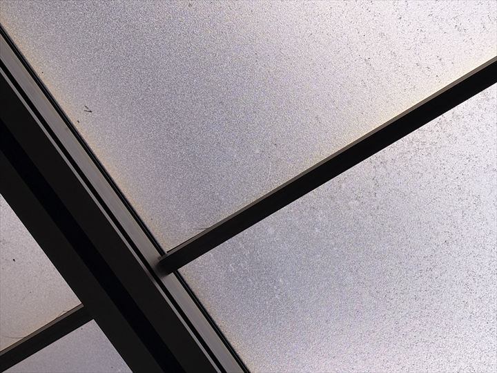 うっすらとひび割れを確認