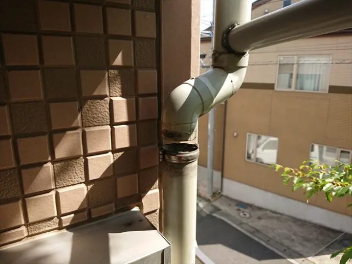 破損した雨樋